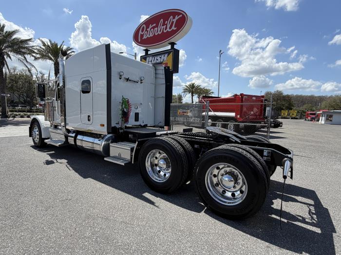 2027 Peterbilt 589-3
