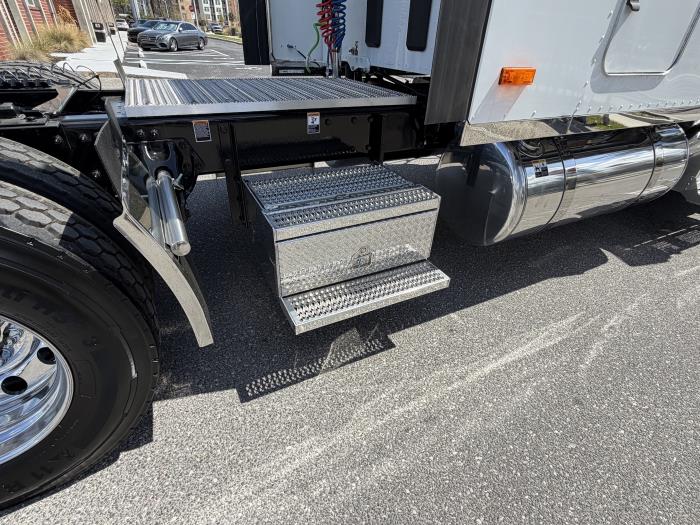 2027 Peterbilt 589-11