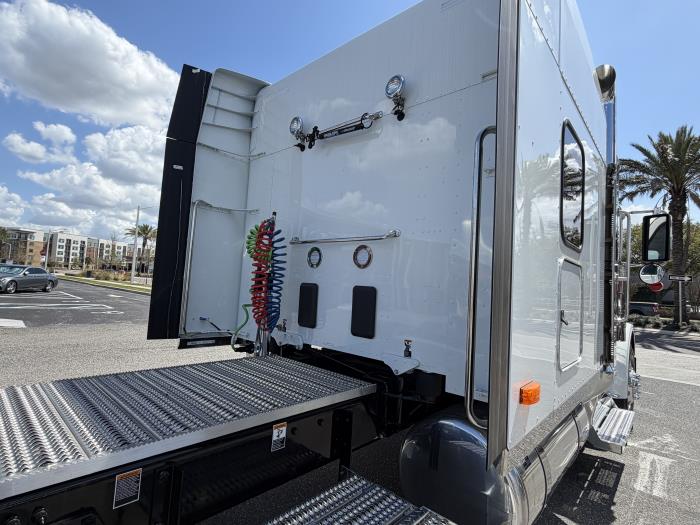 2027 Peterbilt 589-12