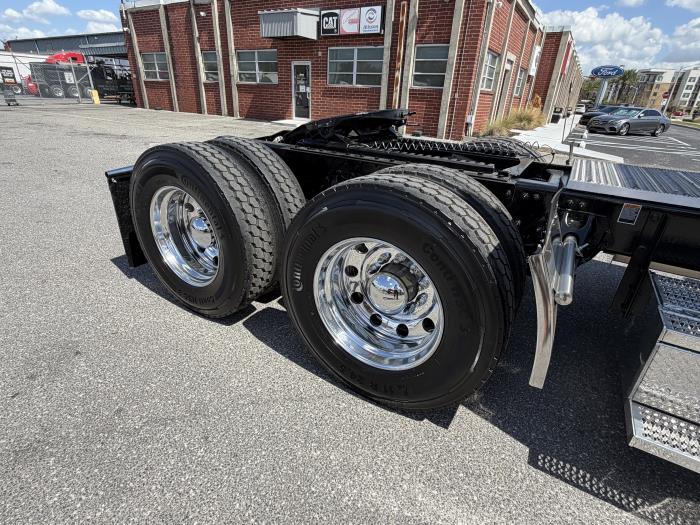 2027 Peterbilt 589-13