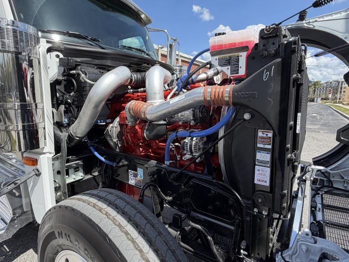 2027 Peterbilt 589-18