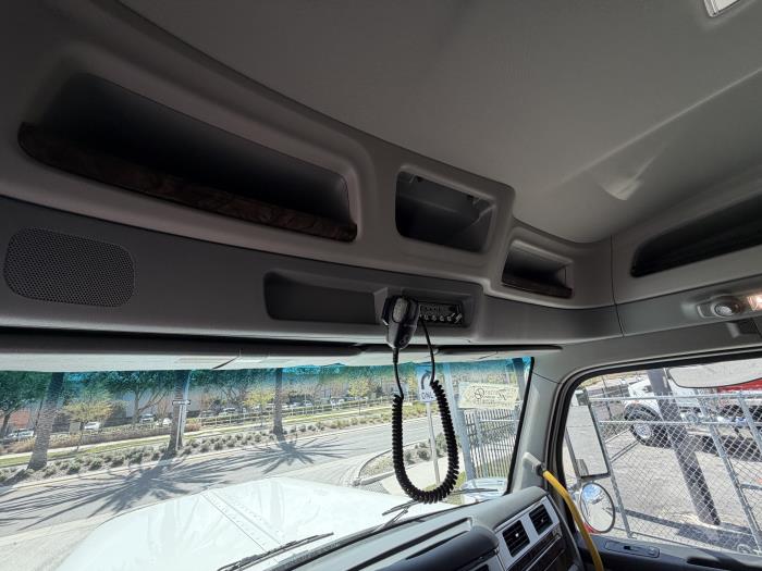 2027 Peterbilt 589-24