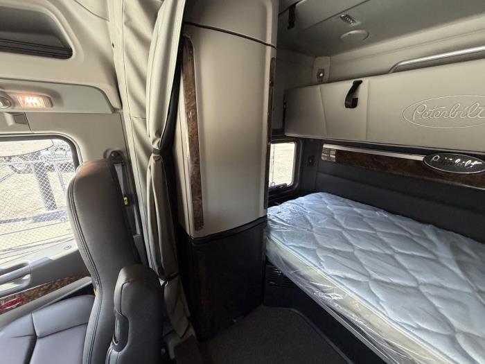 2027 Peterbilt 589-26