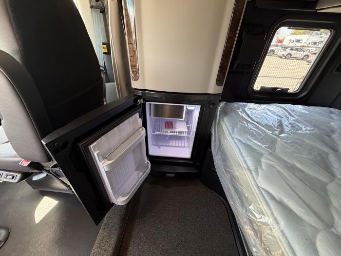 2027 Peterbilt 589-27