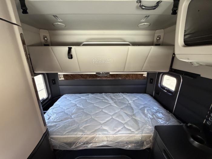 2027 Peterbilt 589-31