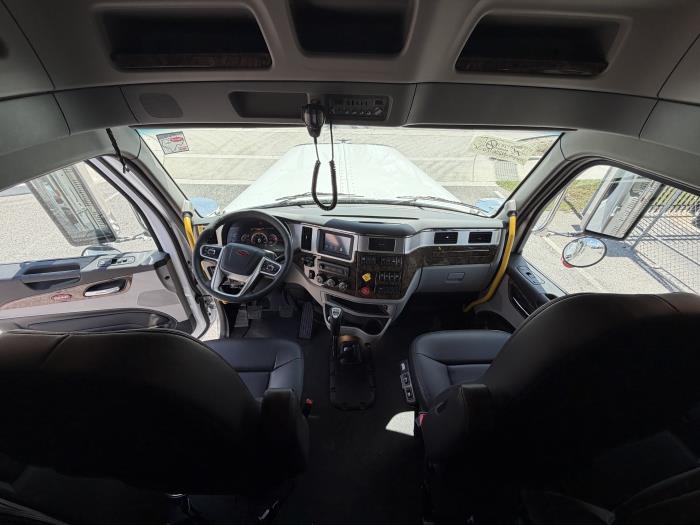 2027 Peterbilt 589-34