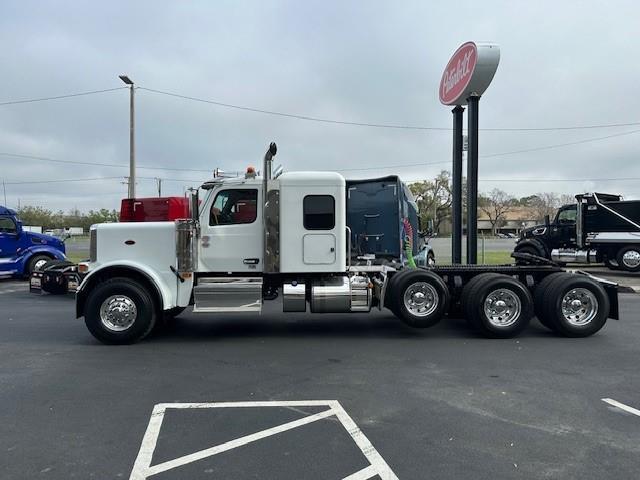 2027 Peterbilt 589-2