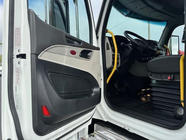 2027 Peterbilt 589-10