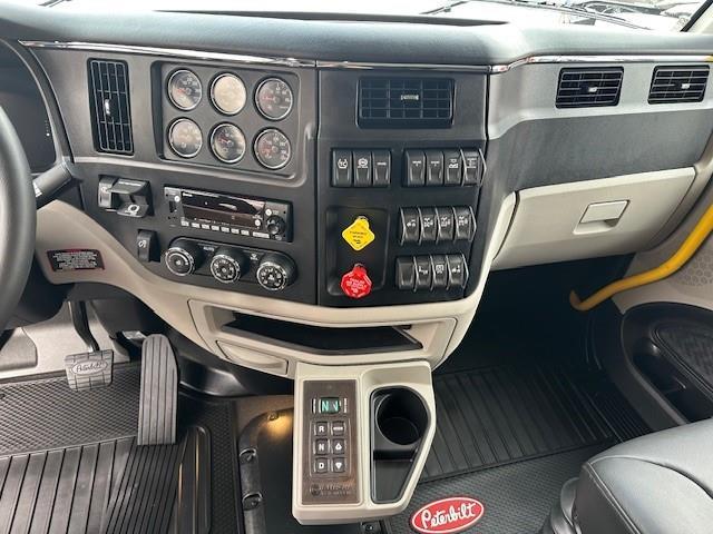 2027 Peterbilt 589-13