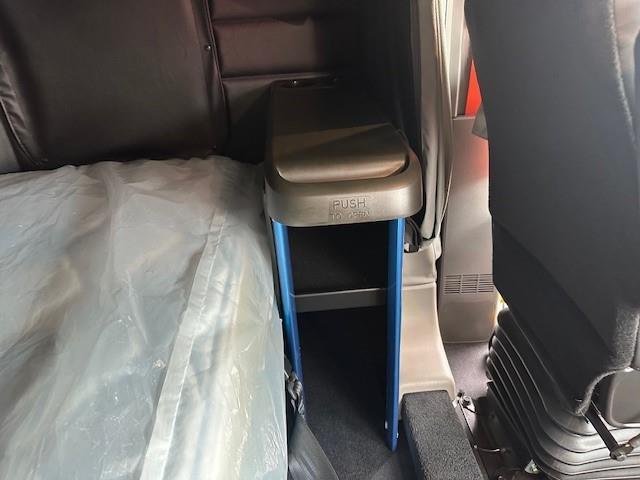 2027 Peterbilt 589-17