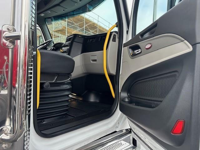 2027 Peterbilt 589-21