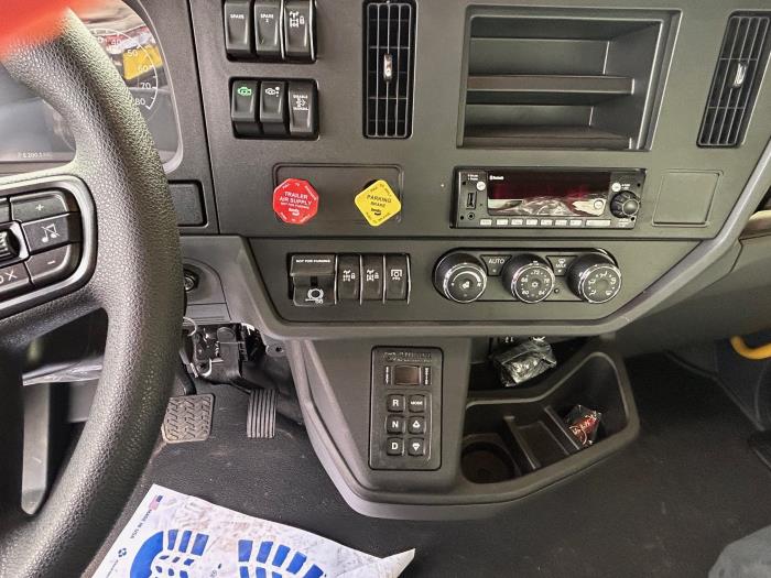 2026 Peterbilt 548-5