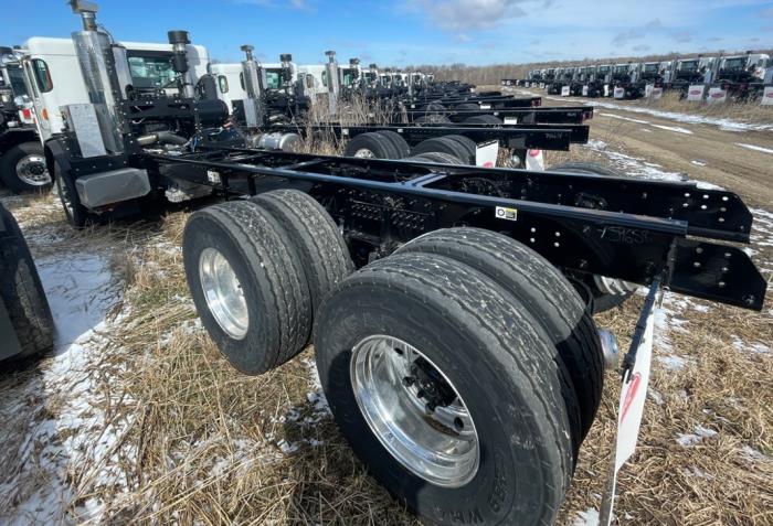 2025 Peterbilt 520-4