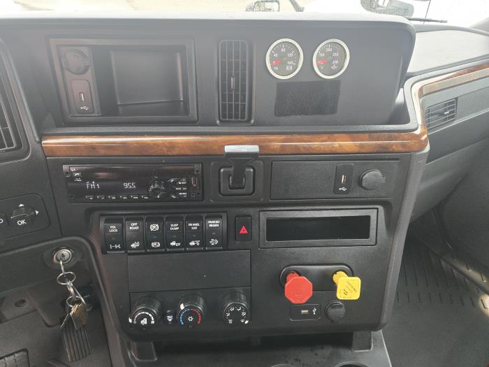 2020 International LT625-8