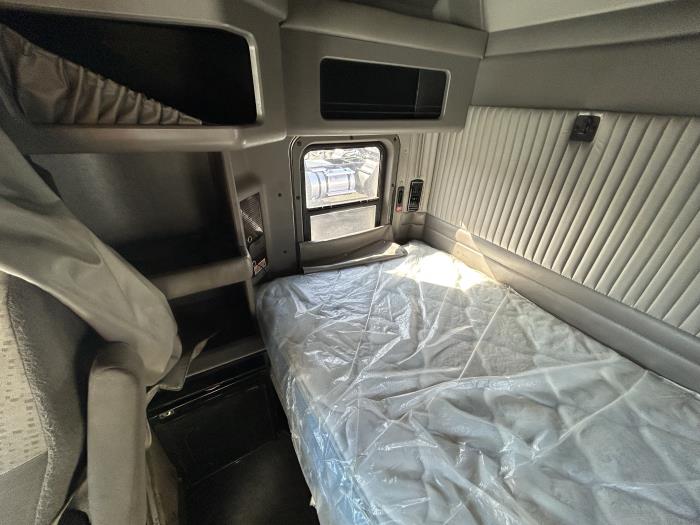 2019 Kenworth T800-16