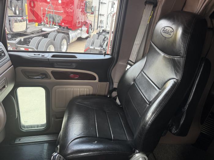 2022 Peterbilt 389-9