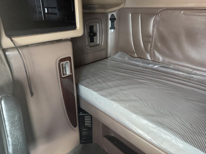 2022 Peterbilt 389-11