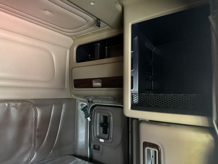 2022 Peterbilt 389-12