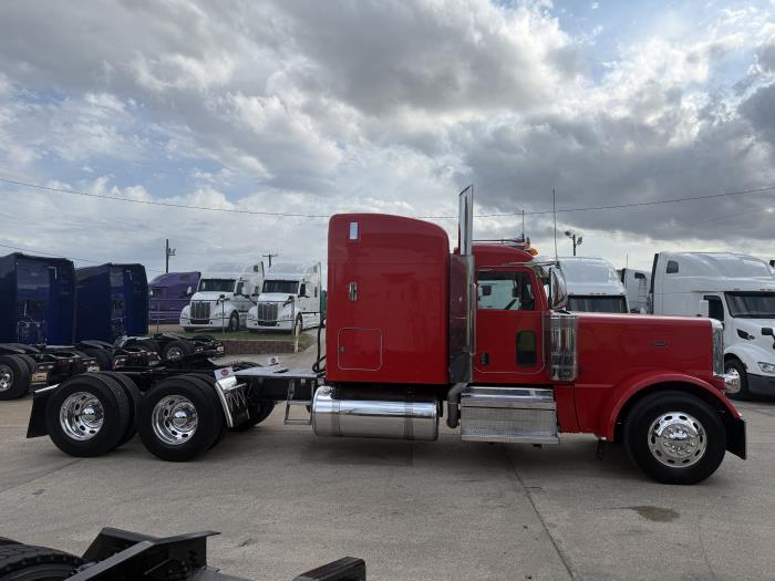2022 Peterbilt 389-3