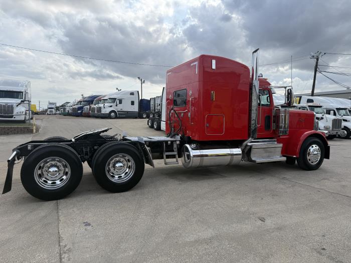 2022 Peterbilt 389-25