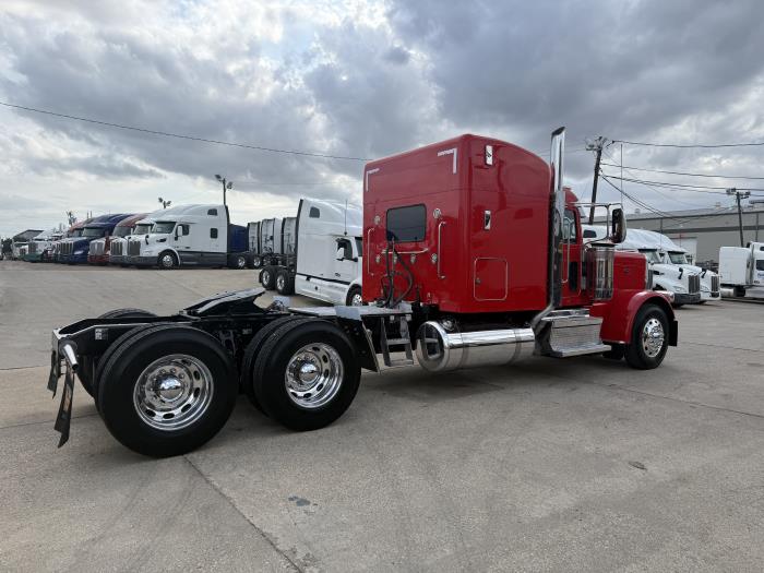 2022 Peterbilt 389-26