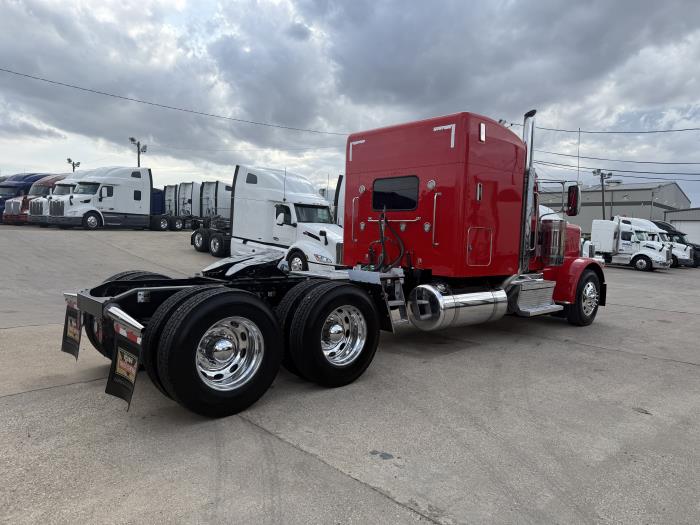 2022 Peterbilt 389-27