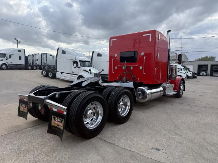 2022 Peterbilt 389-28