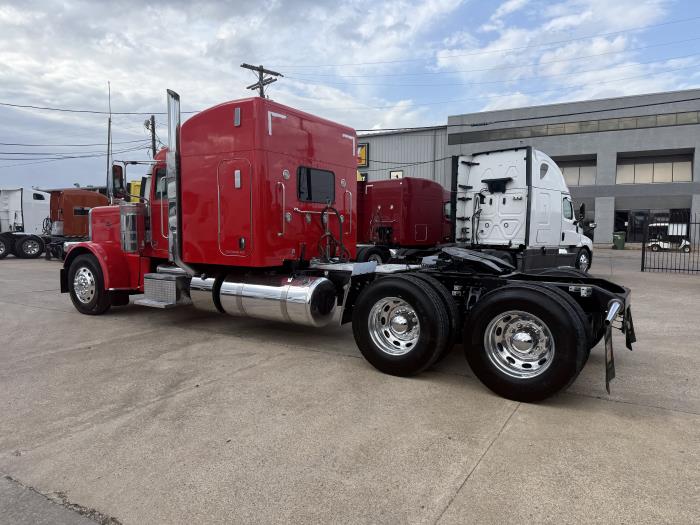 2022 Peterbilt 389-34