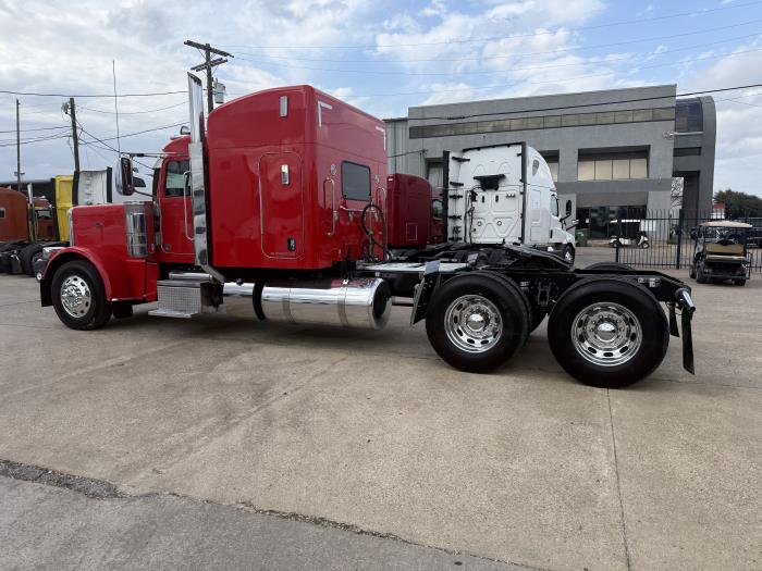 2022 Peterbilt 389-35