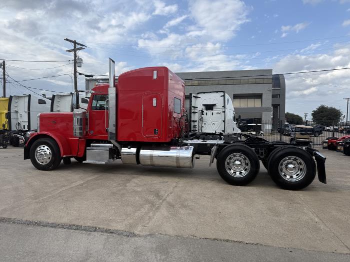 2022 Peterbilt 389-36