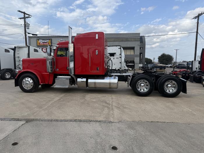 2022 Peterbilt 389-37