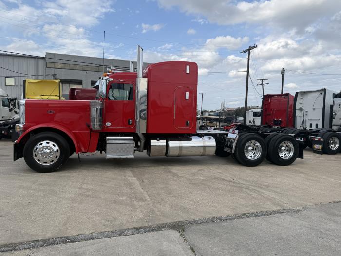 2022 Peterbilt 389-39