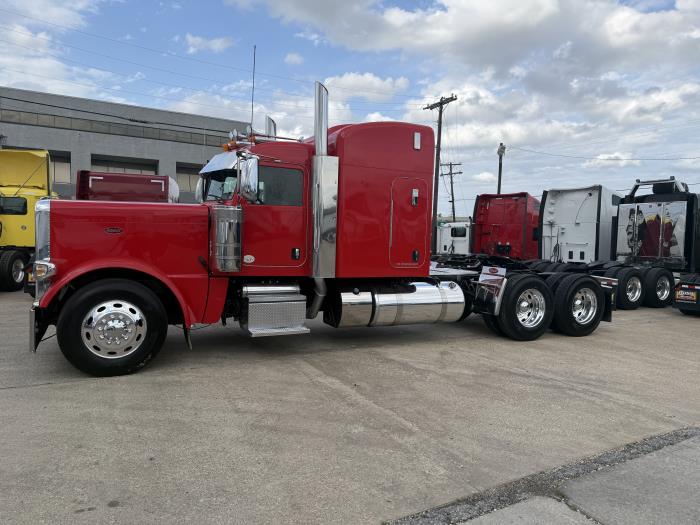 2022 Peterbilt 389-40