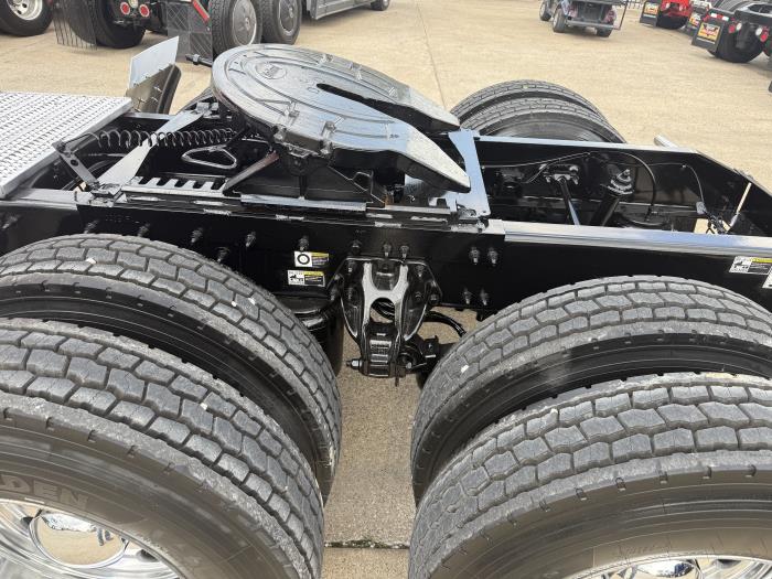 2022 Peterbilt 389-42