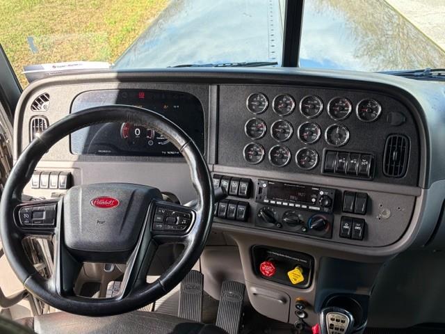 2023 Peterbilt 389-5