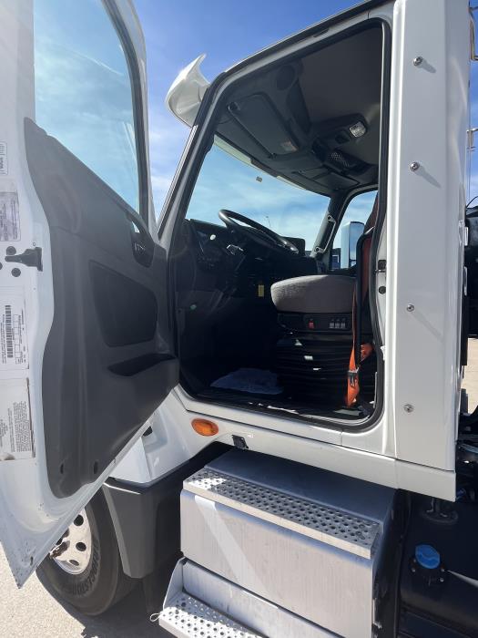 2021 International LT625-11