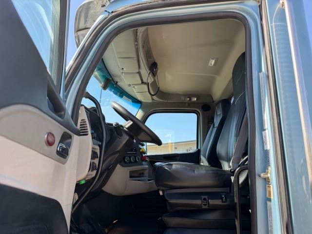 2023 Peterbilt 567-16