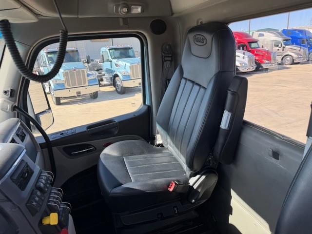 2023 Peterbilt 567-17