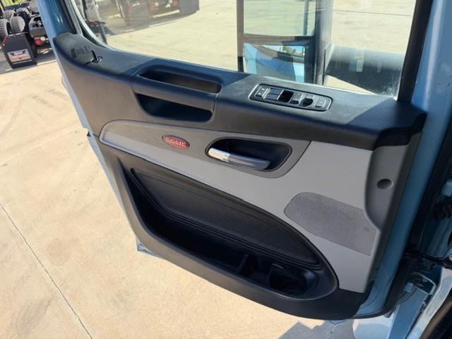 2023 Peterbilt 567-21