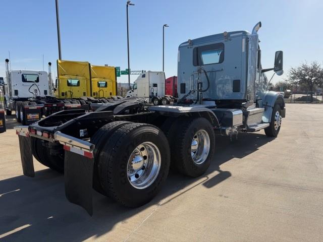 2023 Peterbilt 567-7