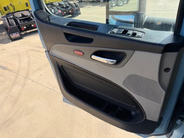 2023 Peterbilt 567-28