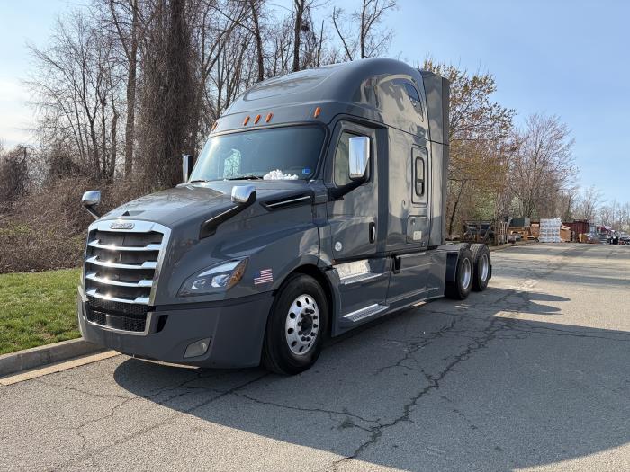 2020 Freightliner Cascadia-1