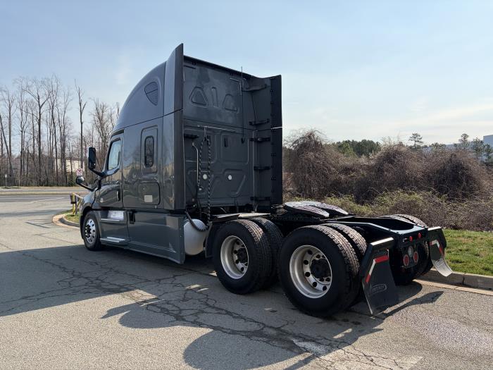 2020 Freightliner Cascadia-7