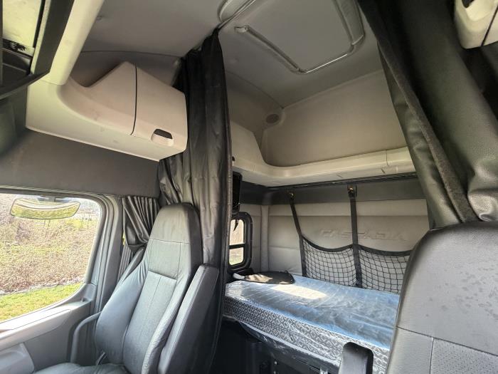 2020 Freightliner Cascadia-16