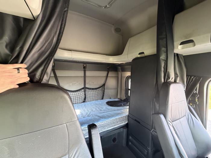 2020 Freightliner Cascadia-17