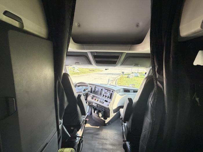 2020 Freightliner Cascadia-18