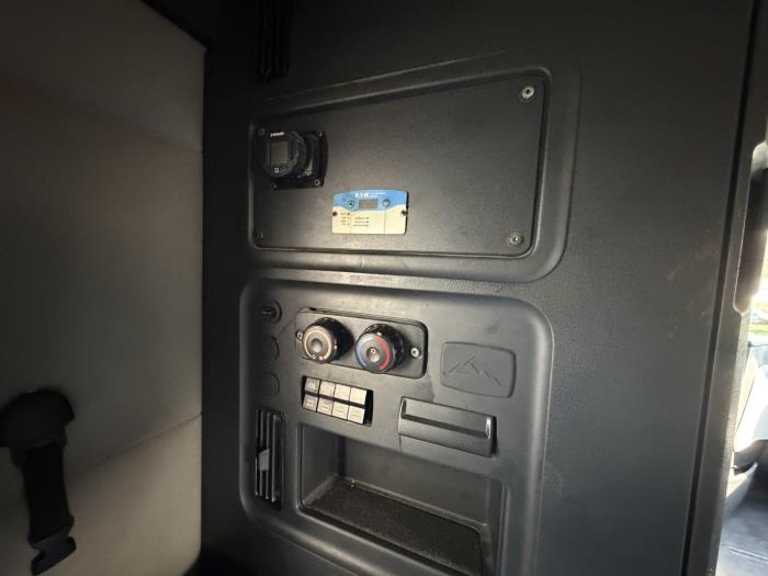 2020 Freightliner Cascadia-19