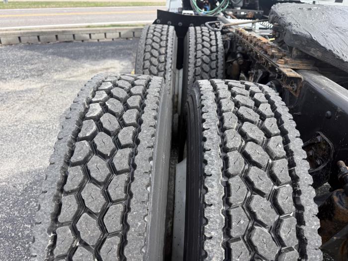 2022 International LT625-4