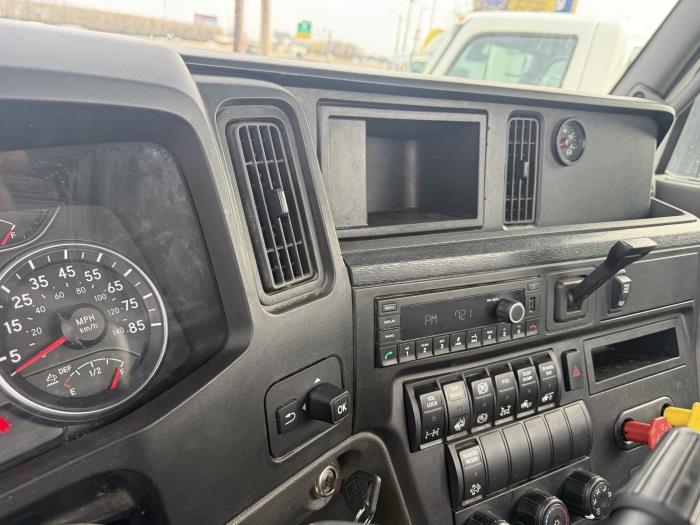 2022 International LT625-12