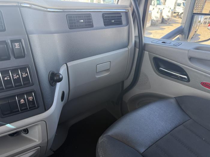 2020 Peterbilt 567-6